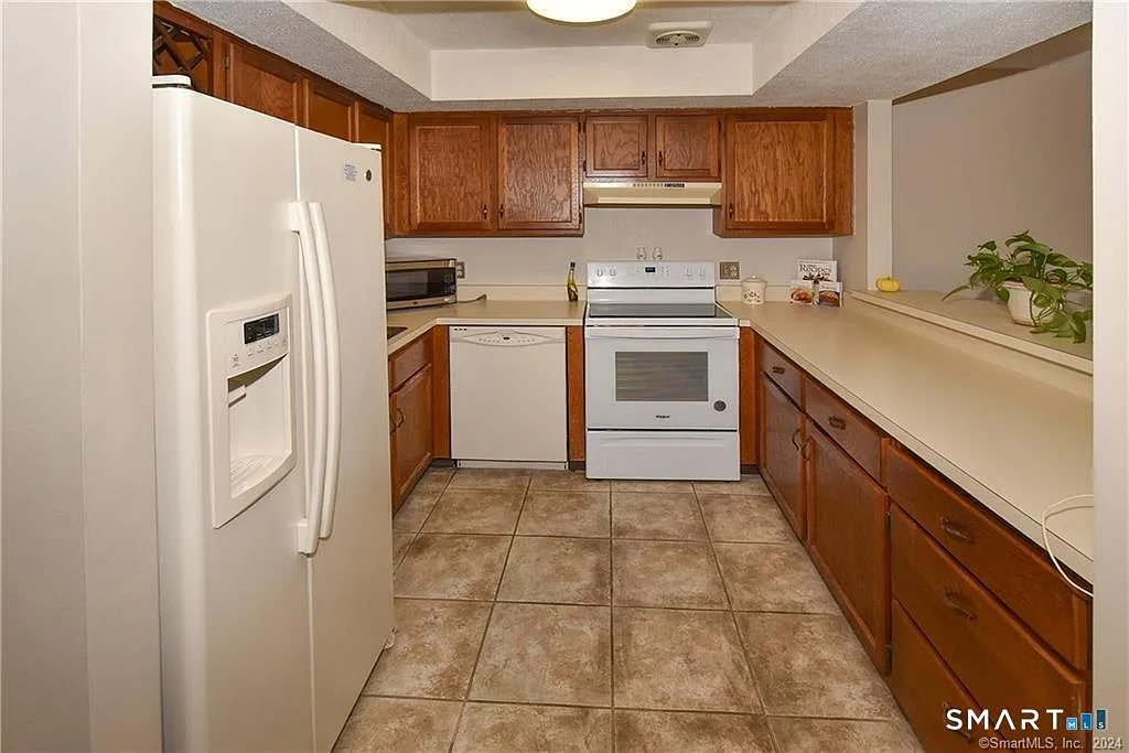1 bed, 1.0 bath, 842 sqft, $1,750 — Photo 3