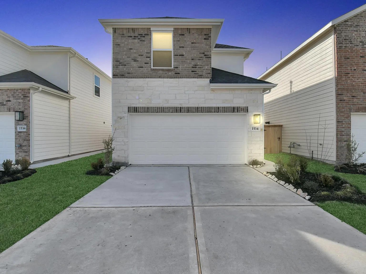 3 bed, 2.5 bath, 1436 sqft, $2,200 — Photo 2