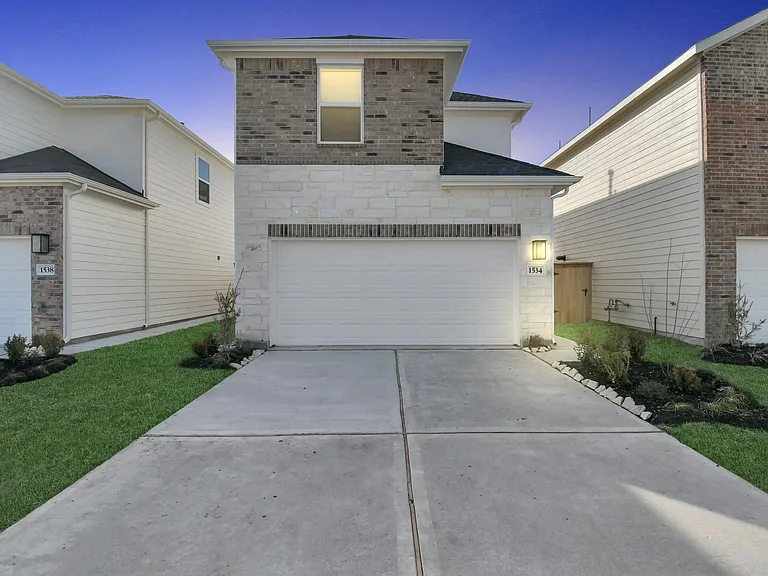 1534 Revolution Way — Photo 2