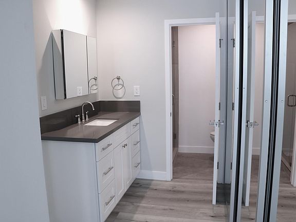 5th image of 5334 Lindley Ave Unit 215