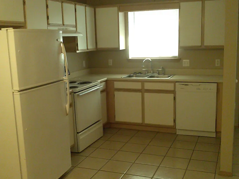 407 E Rogers St — Photo 2