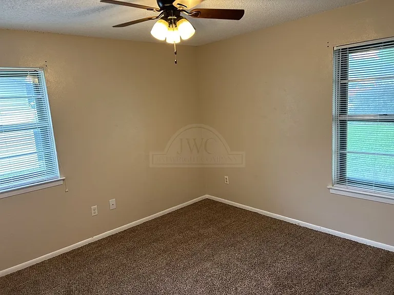 1013 Kathey Dr — Photo 12