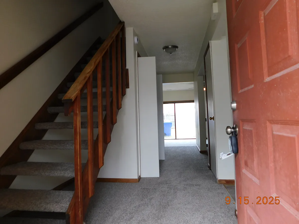 Entrance way - 5624 Old Guard Cres
