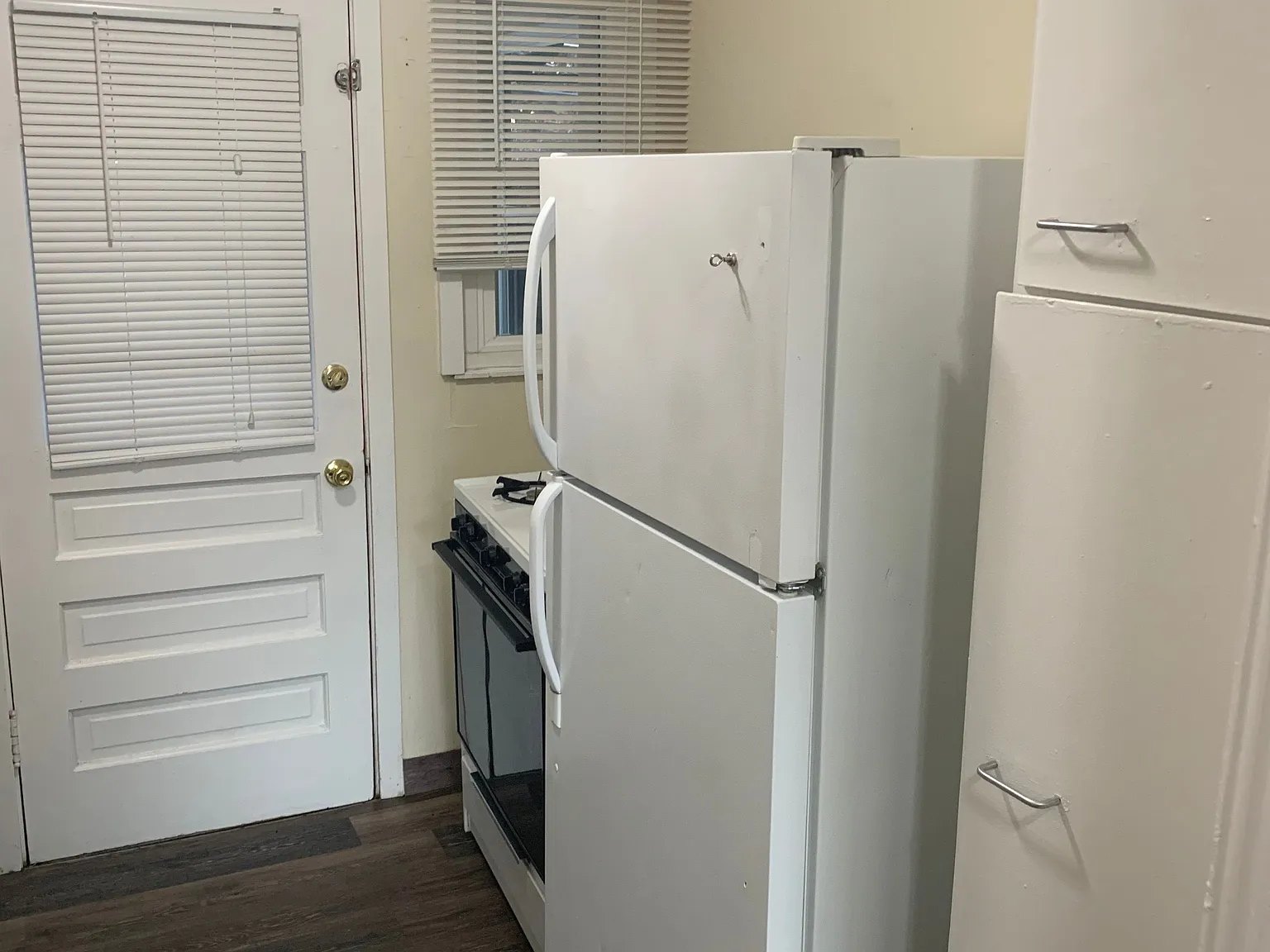 332 Jefferson St. NE - Charming Nob Hill 1 & 2 BD with Private Garages — Photo 4
