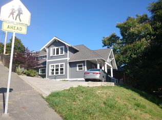 4005 Burton Pl W, Seattle, WA 98199