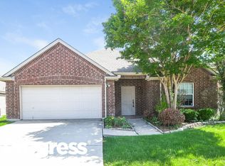 1912 Stonehill Dr, Justin, TX 76247