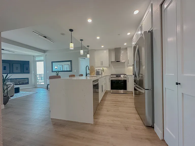 300 W Beech St #2202 — Photo 8