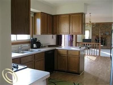 3rd image of 17452 Maple Hill Dr