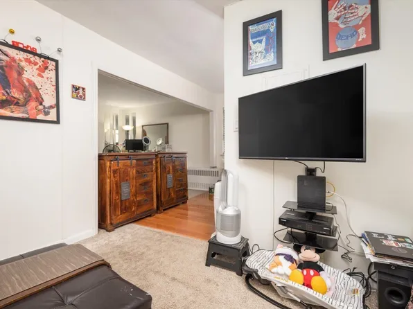 25 Elizabeth Street #3X, Farmingdale, NY 11735