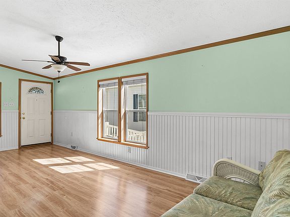 5th image of 165 Maurice Blvd