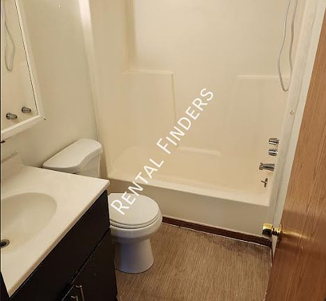 4th image of 584 Spinnaker Ln