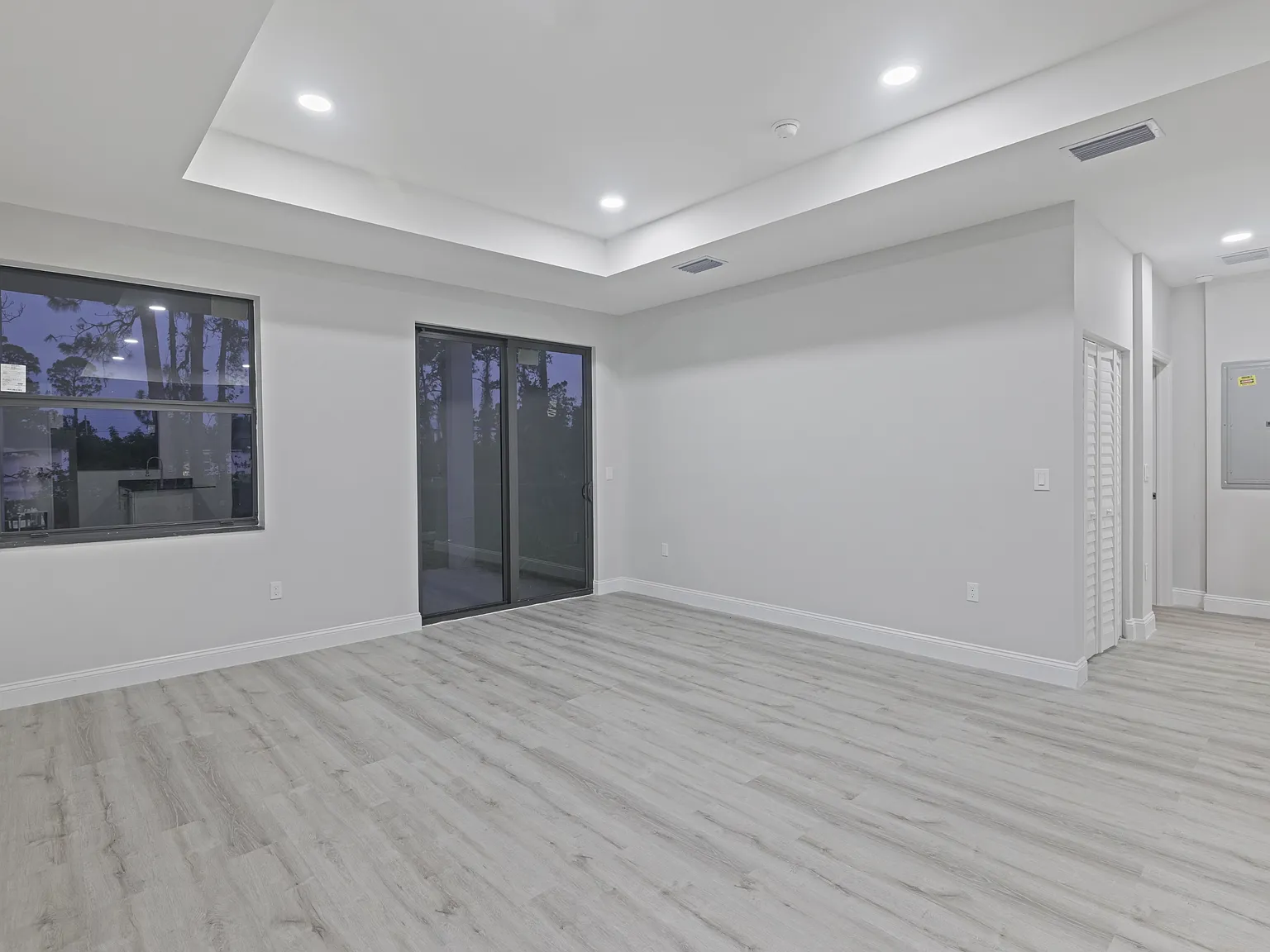 950 Alcalde Street East - 1 — Photo 2