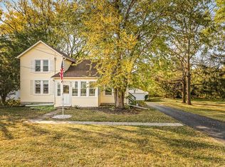 305 E Bluff St, Winnebago, IL 61088