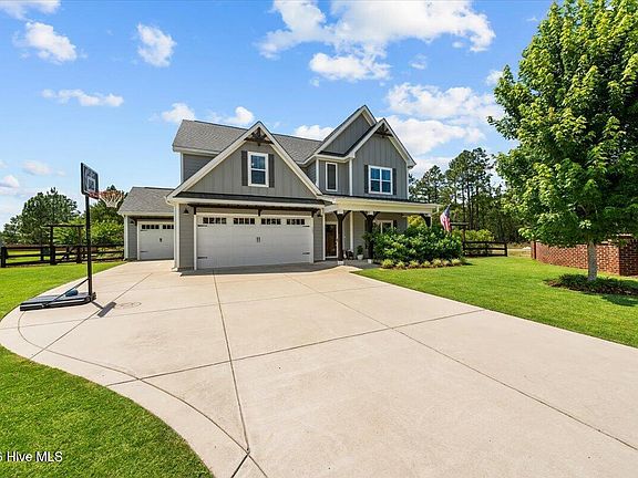 3rd image of 100 Amelia Drive