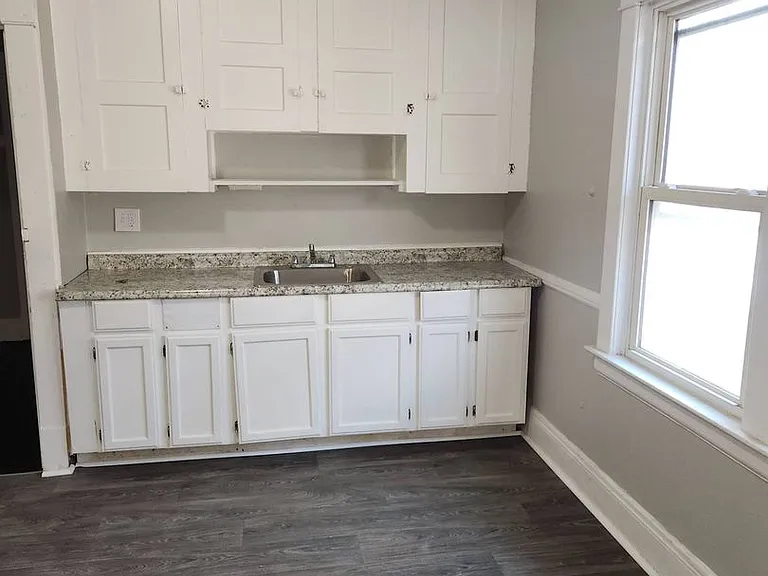 12514 Locke Ave — Photo 7