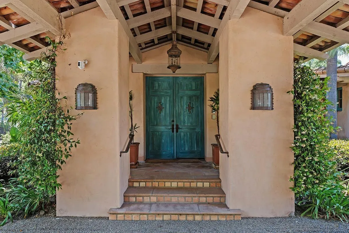 4 bed, 5.5 bath, 5131 sqft, $20,000 — Photo 2