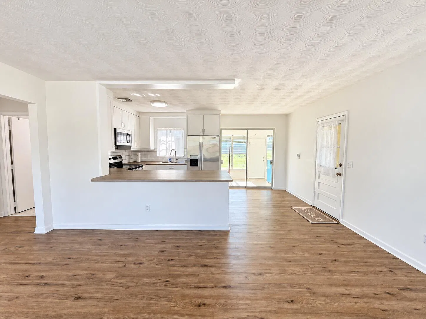 2 bed, 1.0 bath, 1027 sqft, $2,100 — Photo 3