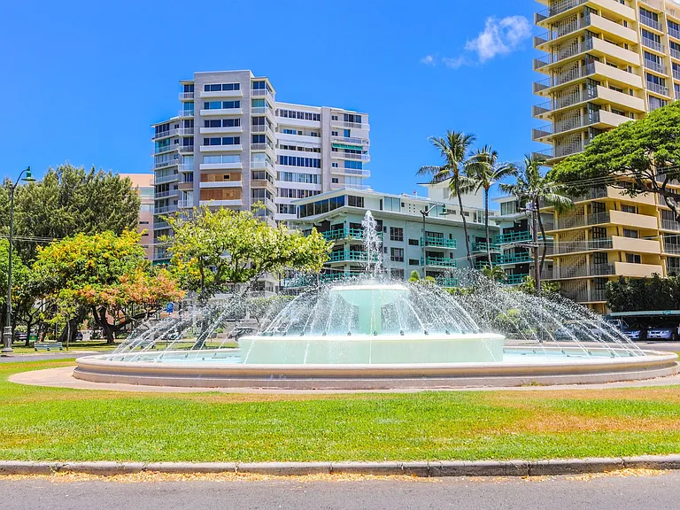 2957 Kalakaua Ave #402 — Photo 2
