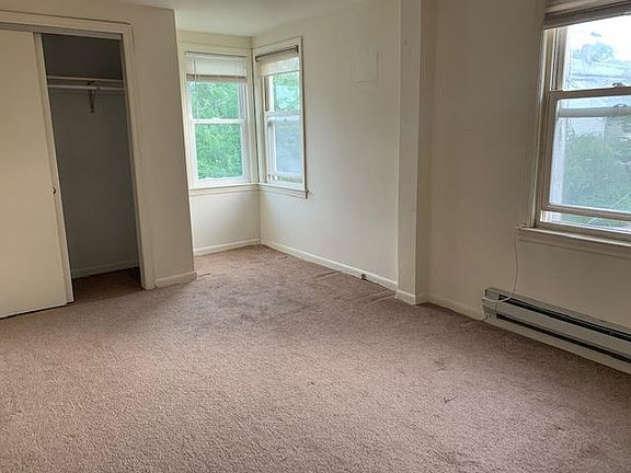 5th image of 215 Jensen Ave #2