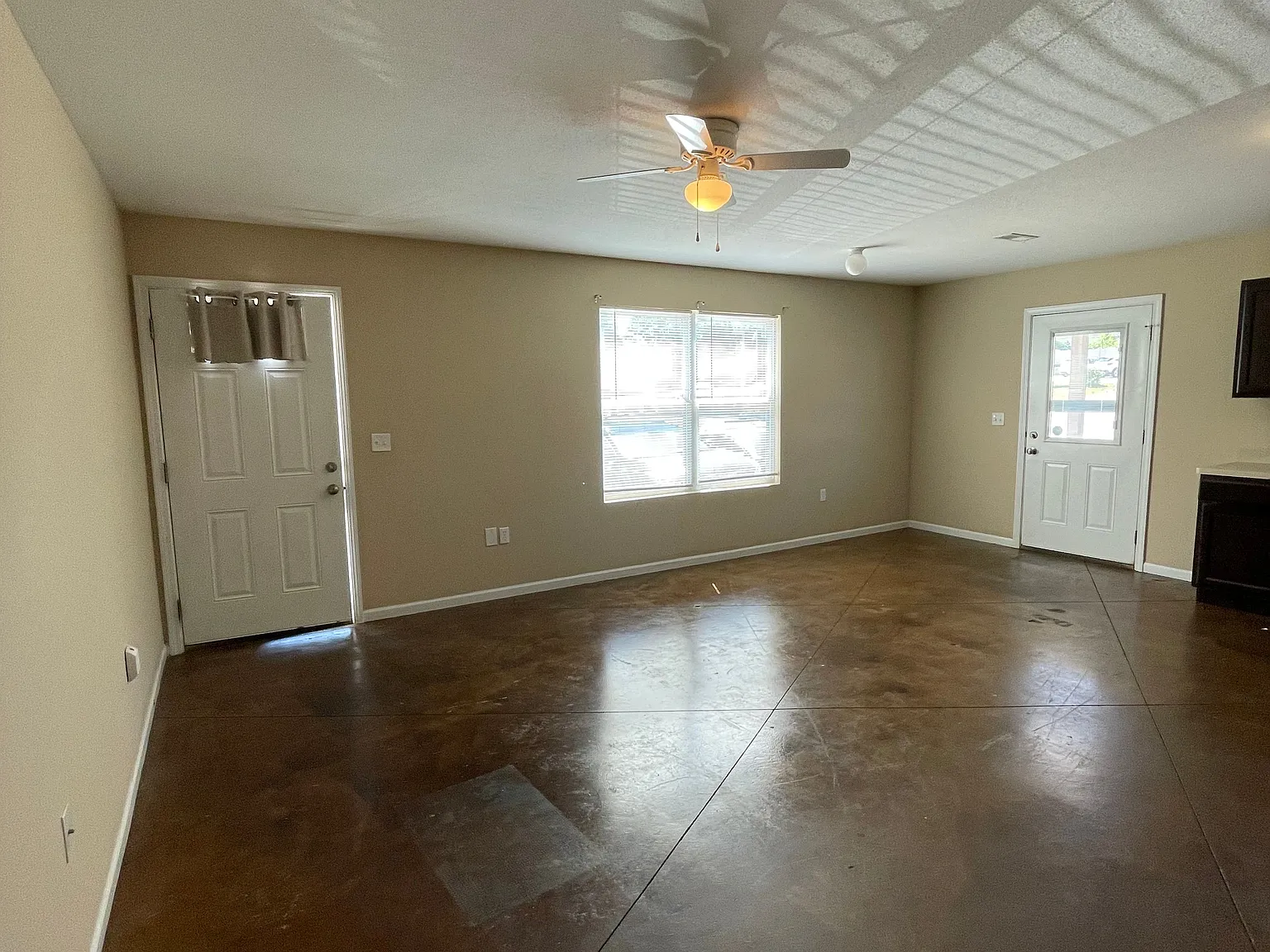 2 bed, 1000 sqft, $1,100 — Photo 4