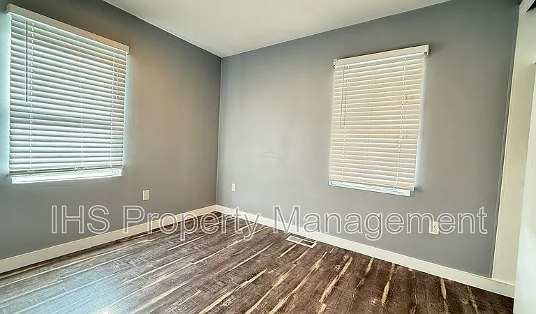 302 Bernard Ave — Photo 10