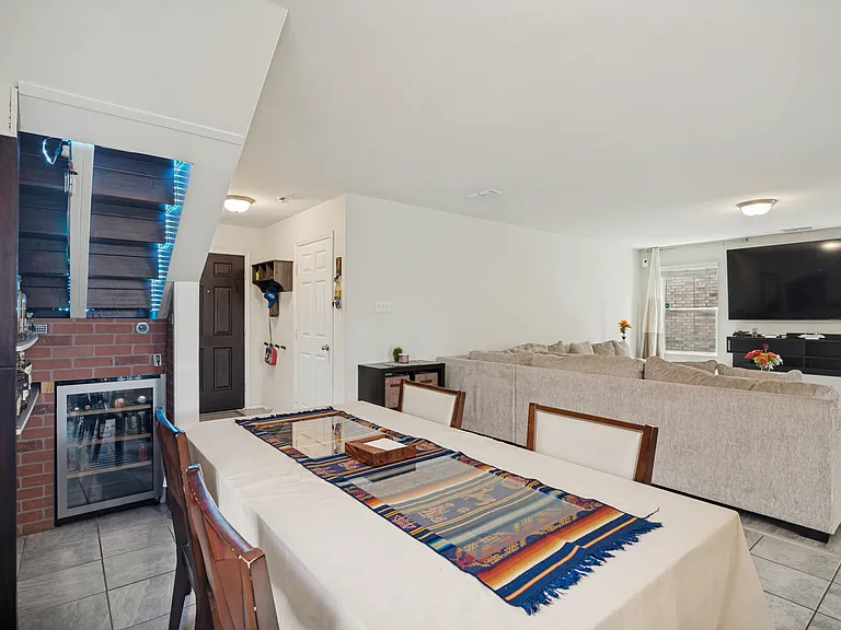 1073 Norias Dr — Photo 4