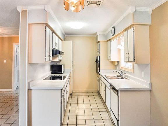 3rd image of 3213 Karen Dr