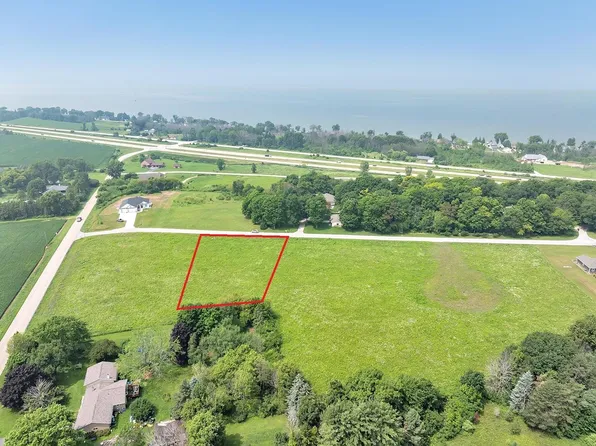 Rustic Oak Dr #15, Luxemburg, WI 54217