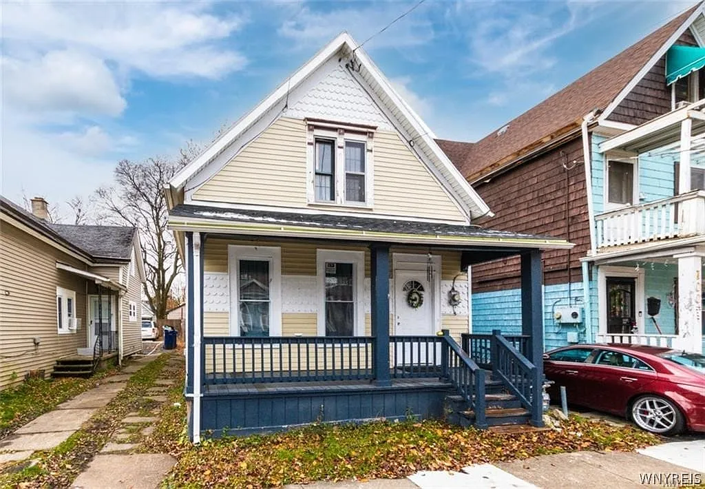 98 Gorton St photo 1