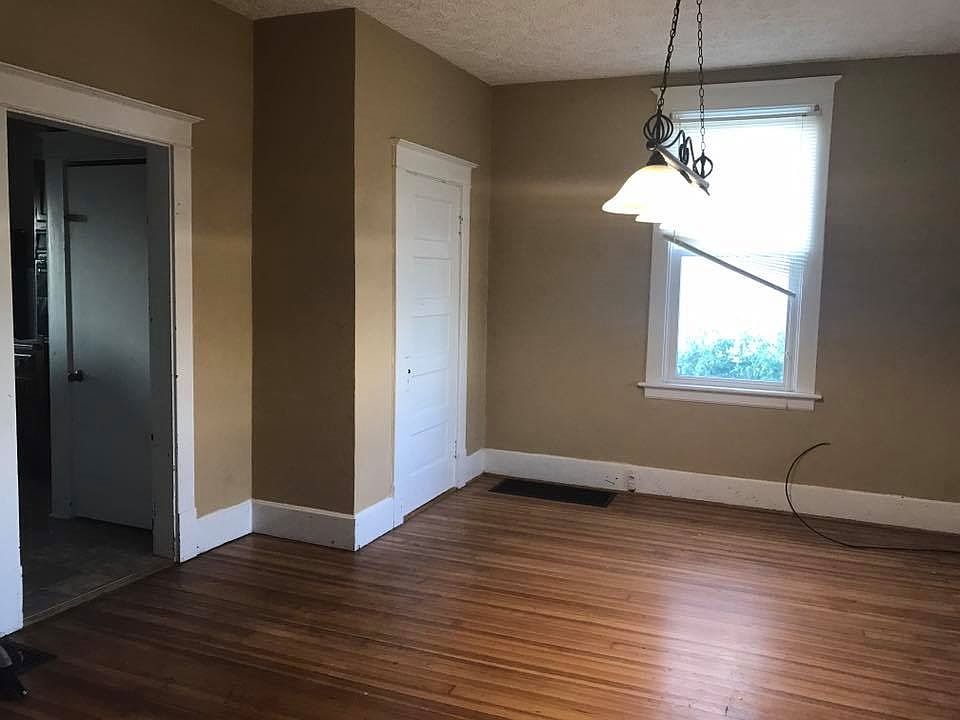 2nd image of 1231 Main St