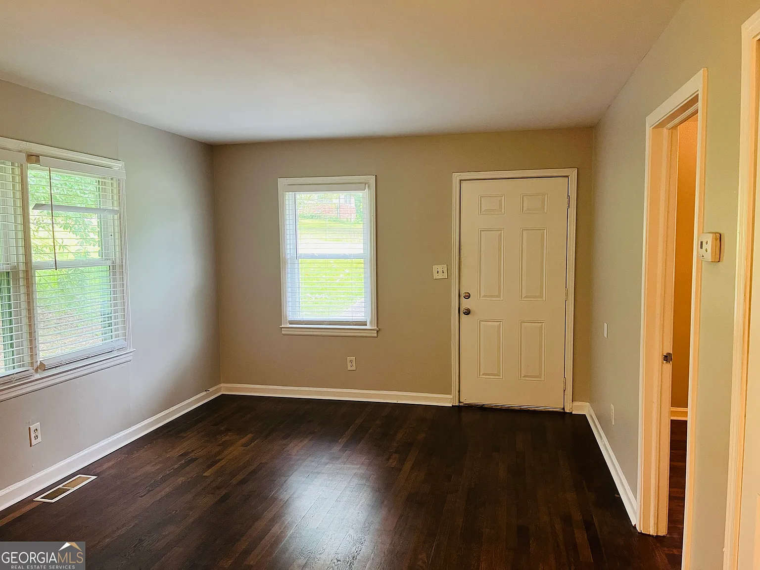 2 bed, 1.0 bath, $1,375 — Photo 4