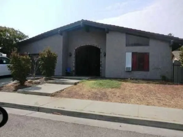 1061 W Cleveland Ave, Porterville, CA 93257