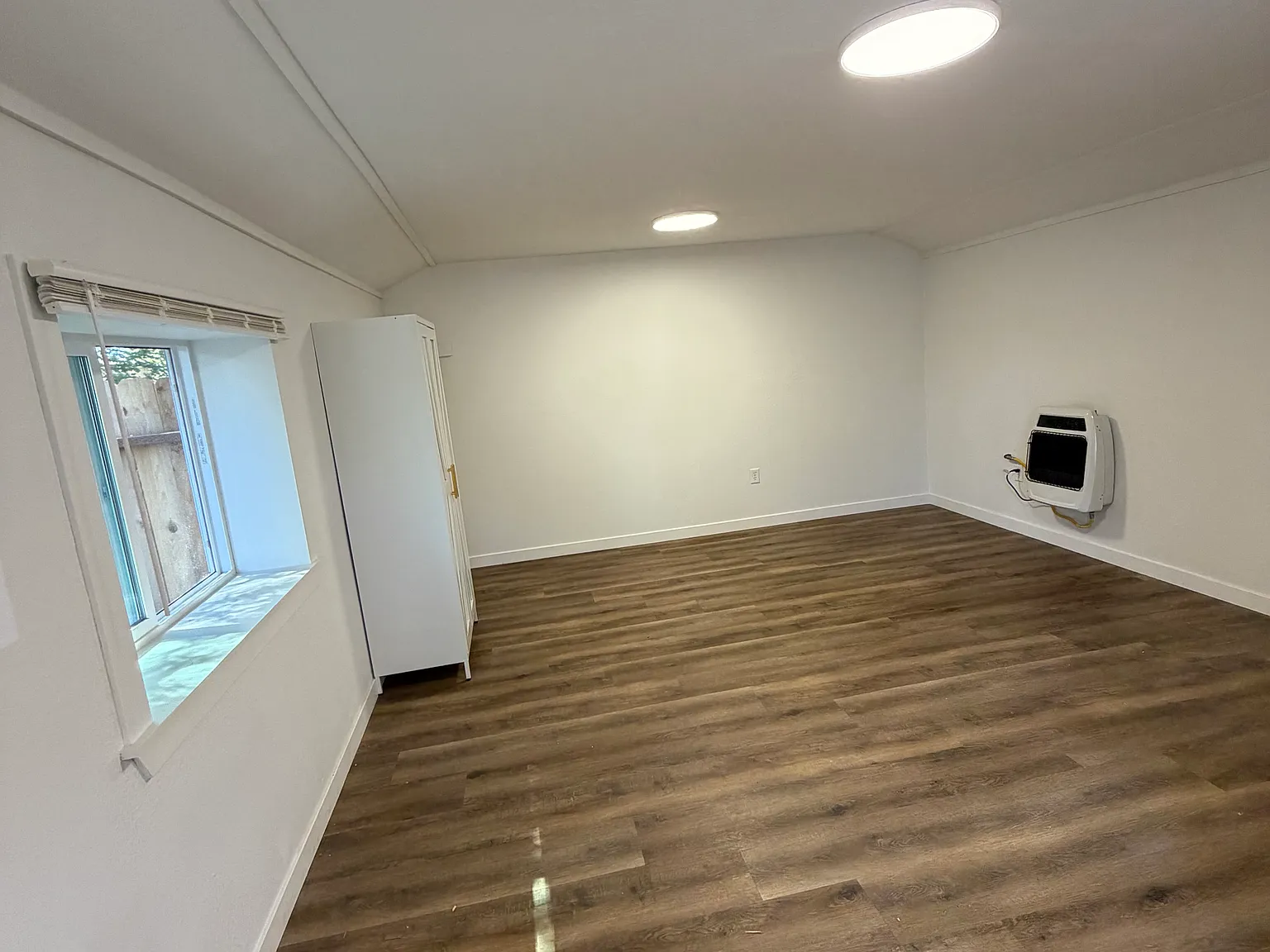 Studio, 375 sqft, $1,160 — Photo 3