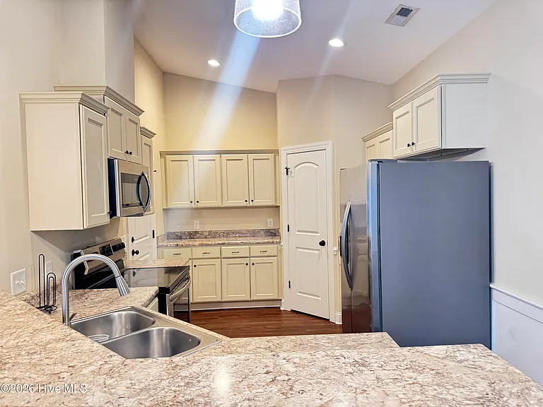 2301 Sweet Bay Dr #B — Photo 3