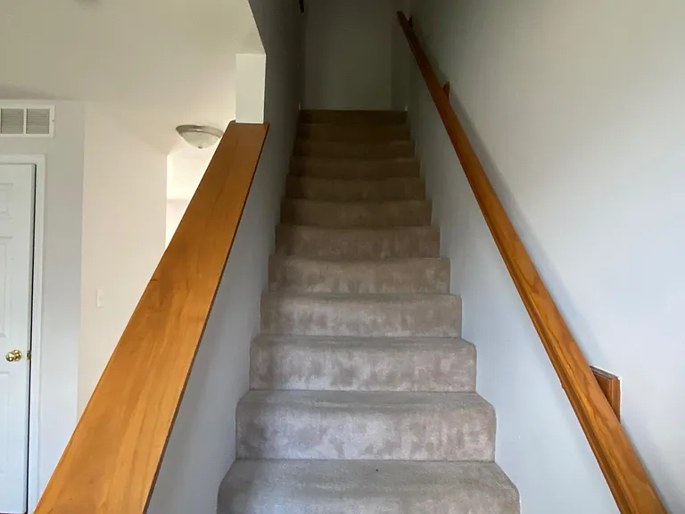 871 Hyde Dr — Photo 3