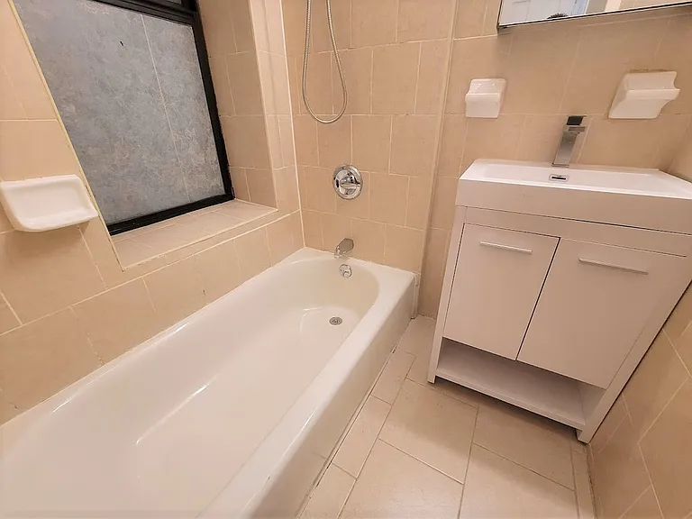 251 W 81st St #2U — Photo 9