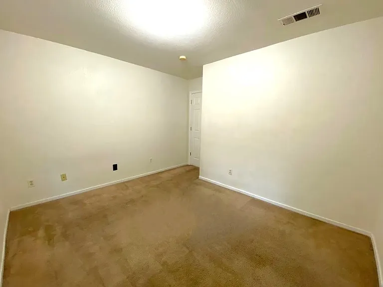 3125 Campus Dr — Photo 13