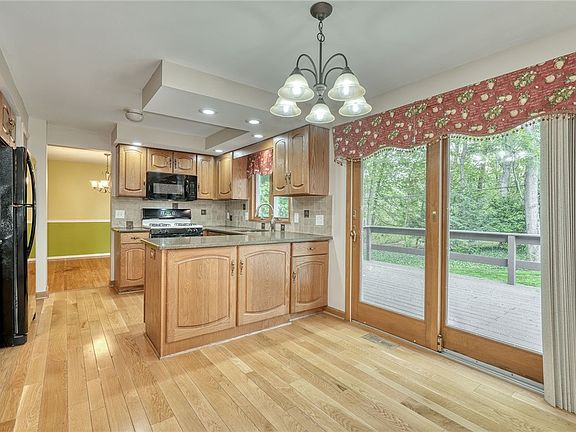 2nd image of 160 Courtly Cir