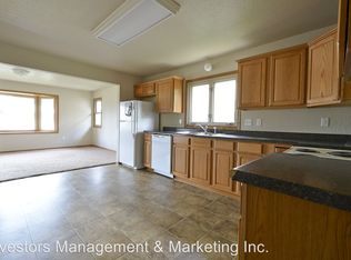 109 18th St NW, Minot, ND 58703