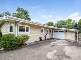 950 Appletree Ln, Deerfield, IL 60015