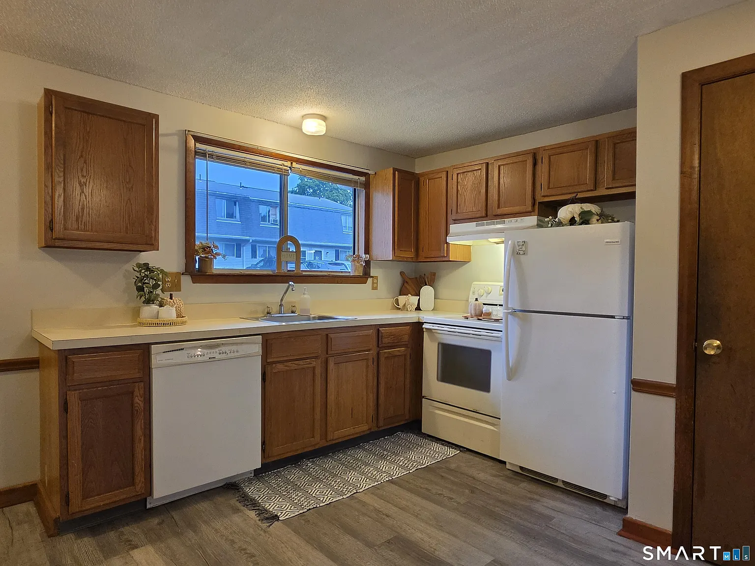Eastline — Photo 1