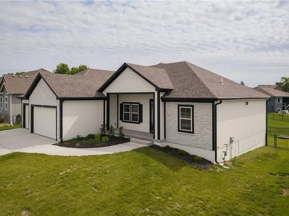 2211 Prairie Creek Dr, Kearney, MO 64060