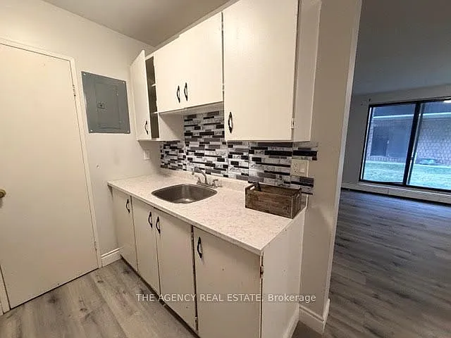 Photo 2 of 9 - 43 Taylor Ave #101 - Chatham Kent, ON Building Photo - 43 Taylor Ave #101