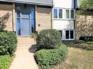 1955 Ammer Ridge Ct APT 102, Glenview, IL 60025
