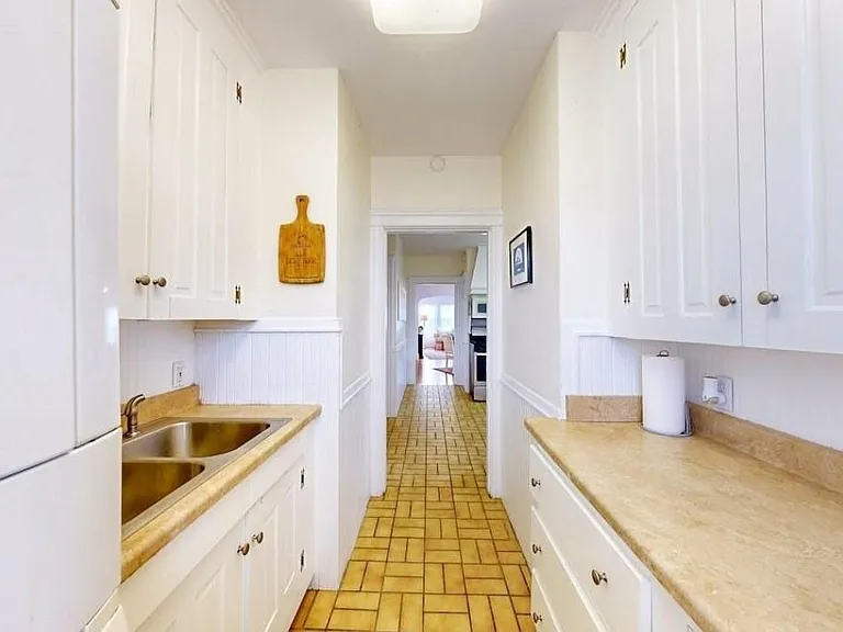 31 Blodgett Ave — Photo 18