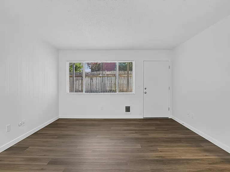 2527 NW Savier St — Photo 8