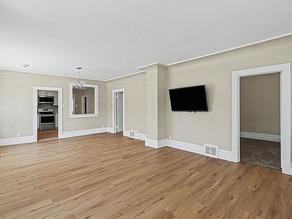 5th image of 430 Elm Ave