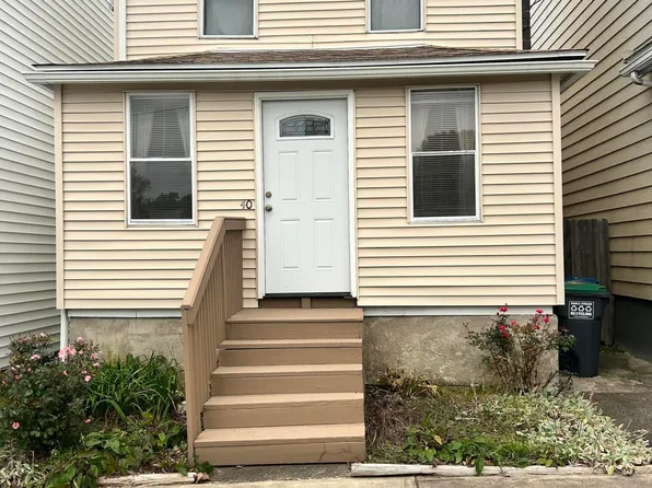 40 4th St, Kelayres, PA 18231