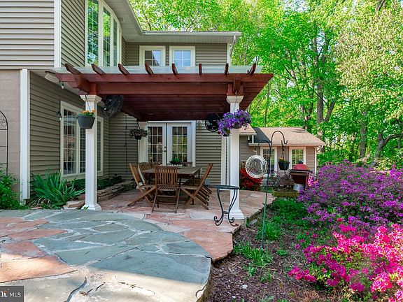 4th image of 1553 Ashcroft Ln