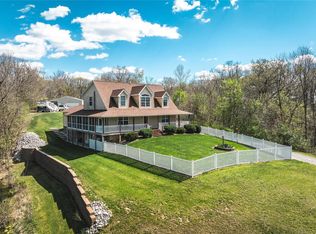 33893 Oak Rest Ln, Brighton, IL 62012